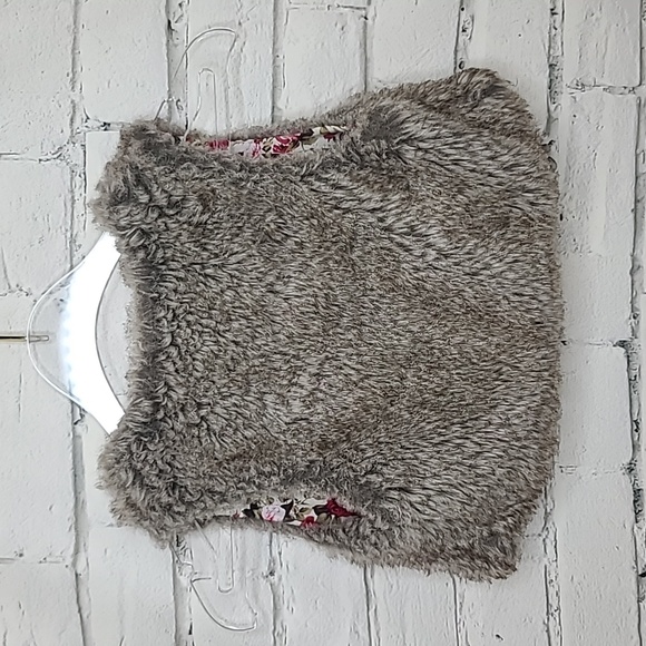 TJ Maxx Reversible Faux Fur Open Front Vest Jacket in Tan/Pink - Picture 3 of 17